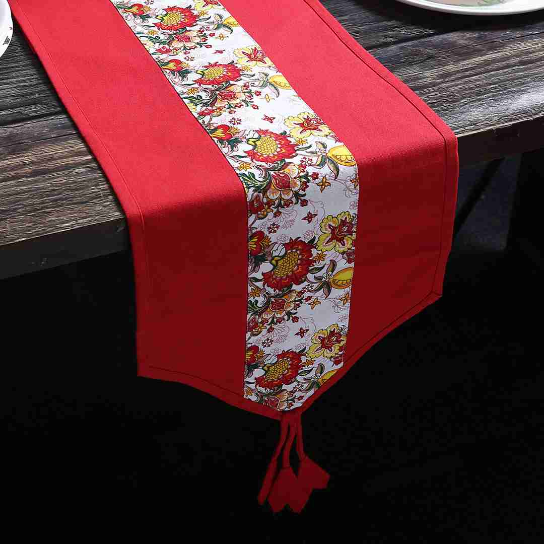 Como Table runner with floral print - Red - Image 2