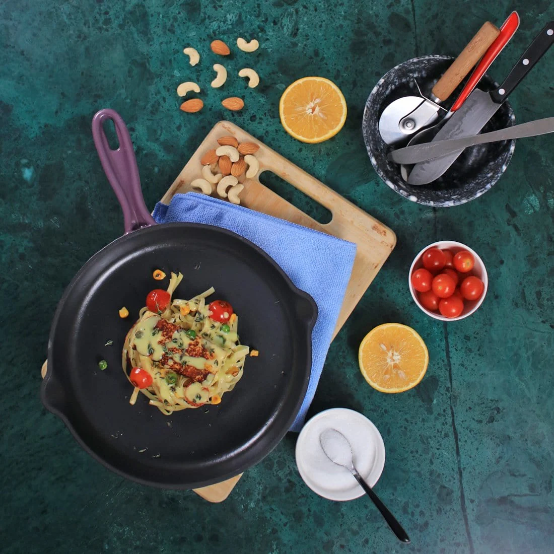 Ferro Cast-iron 26 cm Frying Pan, Corrosion-Resistant Coating, Compatible on Induction, 1.6 L, 5 Years Warranty, Purple - Image 2